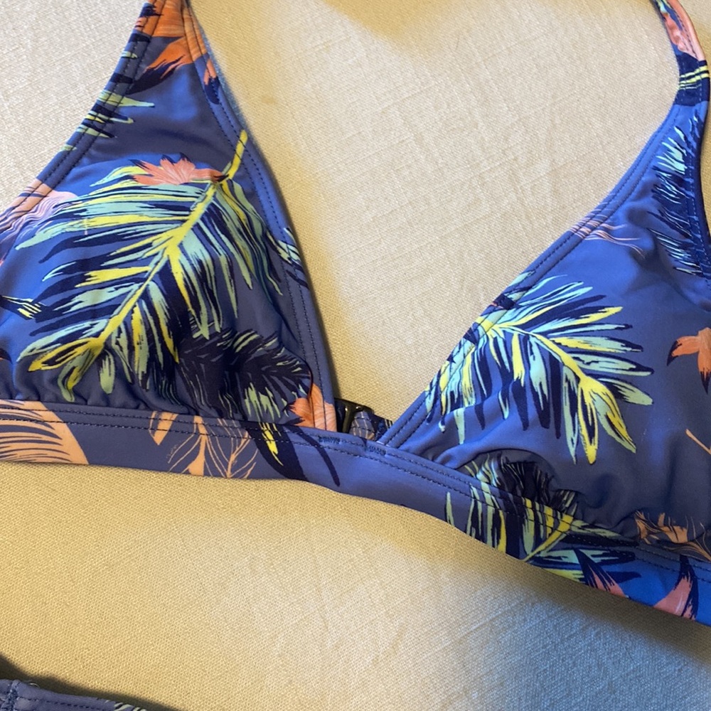 ROXY two piece bathing suit - Picture 3 of 6